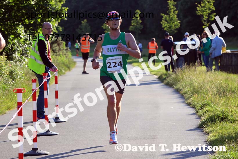 The 2024 Elswick Harriers Newburn River Run, Newcastle upon Tyne.  Photo: David T. Hewitson/Sports for All Pics